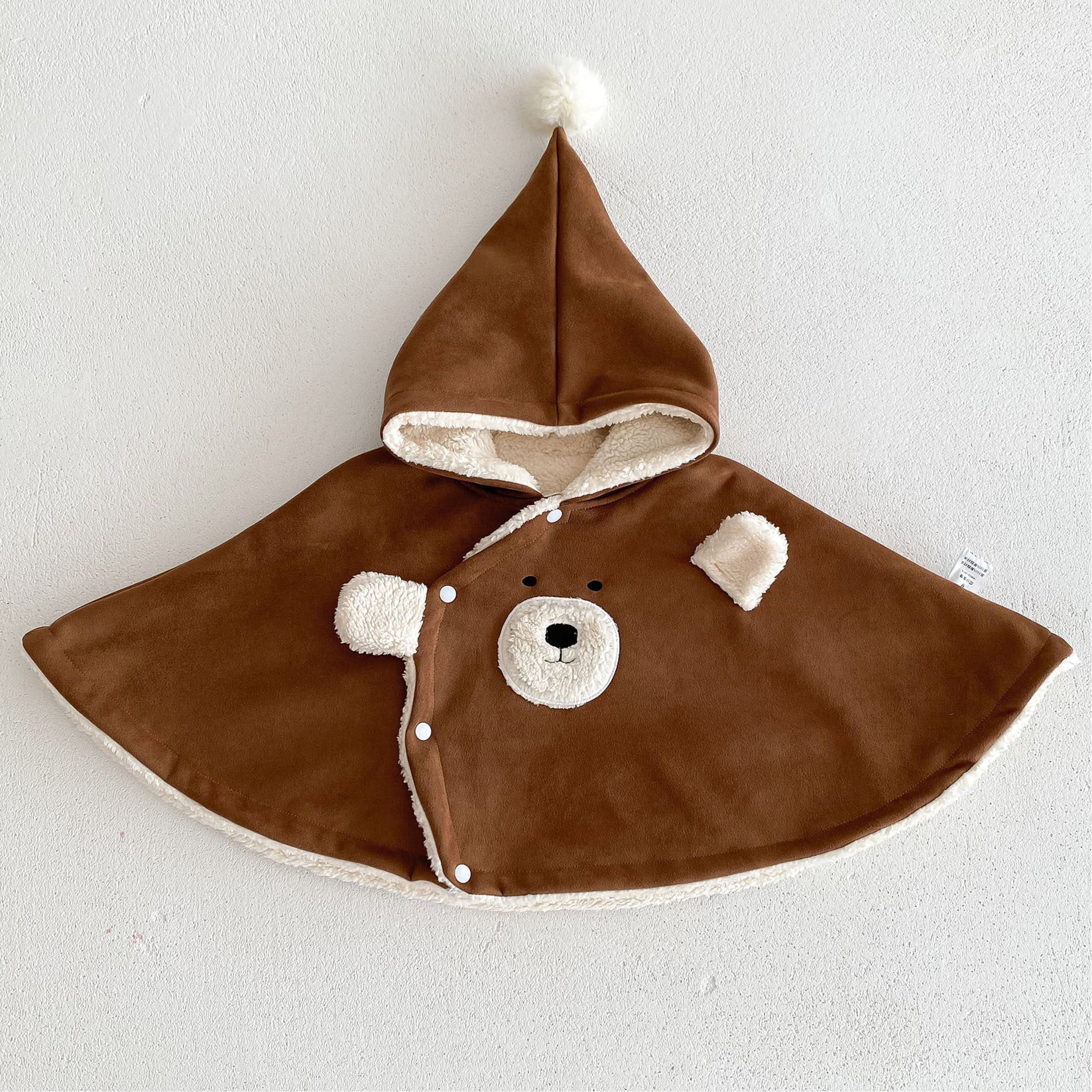 Poncho Cape bébé en fausse fourrure marron avec capuche et motif ours - Manteau d’hiver chaud pour enfant avec intérieur doux, oreilles d’ours et pompon, parfait pour garder les tout-petits au chaud avec style.