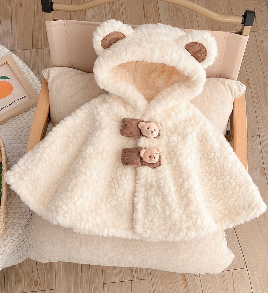 Cape bébé en fausse fourrure blanch  avec capuche et motif ours - Manteau polaire d’hiver chaud pour enfant avec intérieur doux, oreilles d’ours en pilou, parfait pour garder les tout-petits au chaud avec style.